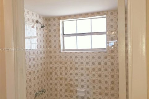 Купить кондоминиум в Лодердейл-Лейкс, Флорида 2 спальни, 96.99м2, № 2012664 - фото 13