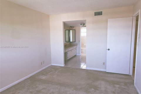 Купить кондоминиум в Лодердейл-Лейкс, Флорида 2 спальни, 96.99м2, № 2012664 - фото 9