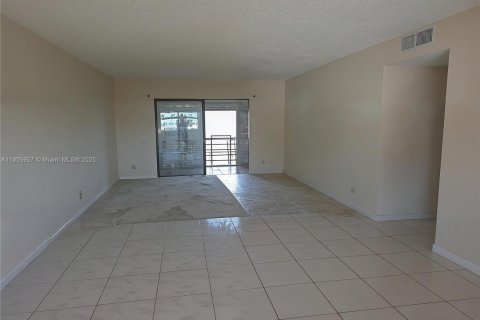 Купить кондоминиум в Лодердейл-Лейкс, Флорида 2 спальни, 96.99м2, № 2012664 - фото 5