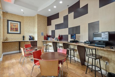 Купить кондоминиум в Холливуд, Флорида 2 спальни, 102.94м2, № 1713203 - фото 23