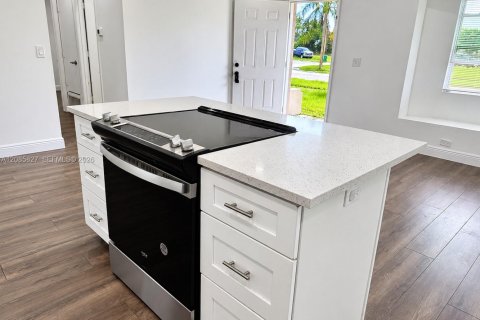 Casa en venta en Port St. Lucie, Florida, 3 dormitorios, 121.33 m2 № 2409315 - foto 4