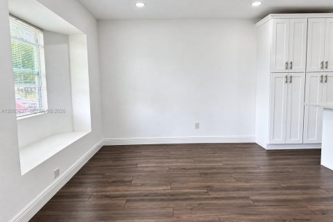 Casa en venta en Port St. Lucie, Florida, 3 dormitorios, 121.33 m2 № 2409315 - foto 2