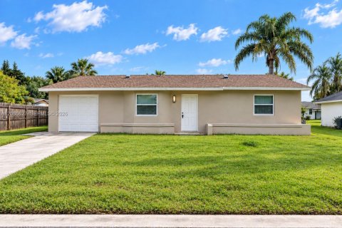Casa en Port St. Lucie, Florida 3 dormitorios, 121.33 m2 № 2409315
