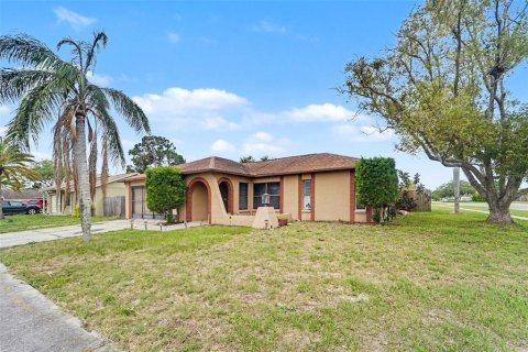 Villa ou maison à vendre à Holiday, Floride: 3 chambres, 126.81 m2 № 2220935 - photo 2