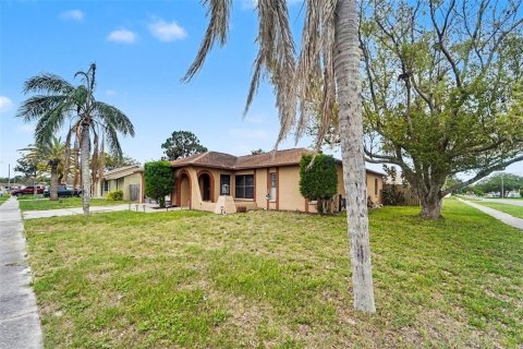 Villa ou maison à vendre à Holiday, Floride: 3 chambres, 126.81 m2 № 2220935 - photo 3