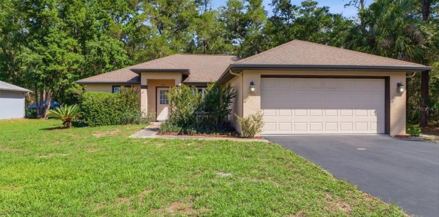 House in Crystal River, Florida 3 bedrooms, 118.82 sq.m. № 2213103