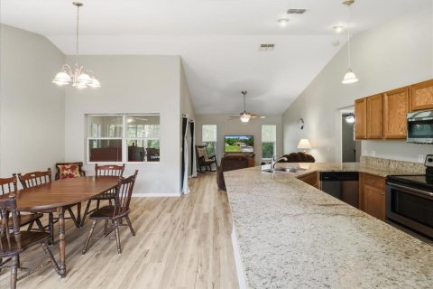House in Crystal River, Florida 3 bedrooms, 118.82 sq.m. № 2213103 - photo 8