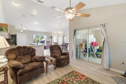 House in Crystal River, Florida 3 bedrooms, 118.82 sq.m. № 2213103 - photo 19
