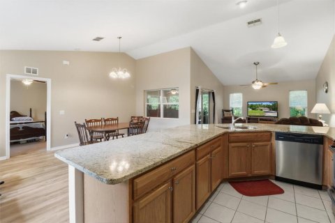House in Crystal River, Florida 3 bedrooms, 118.82 sq.m. № 2213103 - photo 10