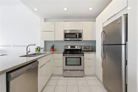 Condominio en alquiler en Miami Beach, Florida, 1 dormitorio, 74.69 m2 № 2078026 - foto 3