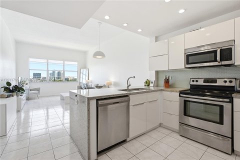 Condominio en alquiler en Miami Beach, Florida, 1 dormitorio, 74.69 m2 № 2078026 - foto 2