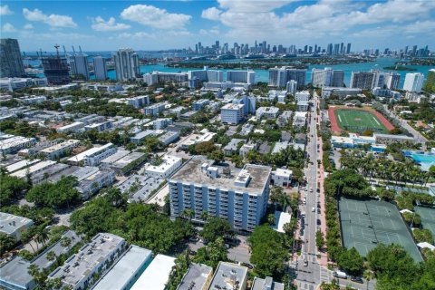 Condominio en alquiler en Miami Beach, Florida, 1 dormitorio, 74.69 m2 № 2078026 - foto 14