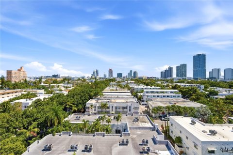 Condominio en Miami Beach, Florida, 1 dormitorio № 2078026