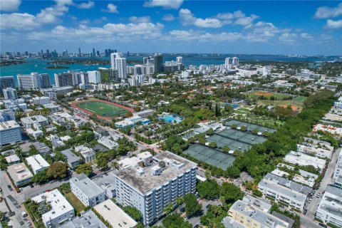 Condominio en alquiler en Miami Beach, Florida, 1 dormitorio, 74.69 m2 № 2078026 - foto 15