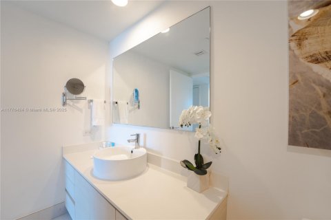 Купить кондоминиум в Халландейл-Бич, Флорида 2 спальни, 95.69м2, № 1985588 - фото 16