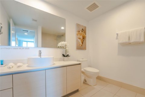 Купить кондоминиум в Халландейл-Бич, Флорида 2 спальни, 95.69м2, № 1985588 - фото 14