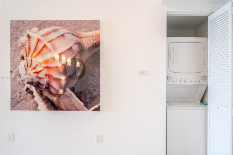 Купить кондоминиум в Халландейл-Бич, Флорида 2 спальни, 95.69м2, № 1985588 - фото 9