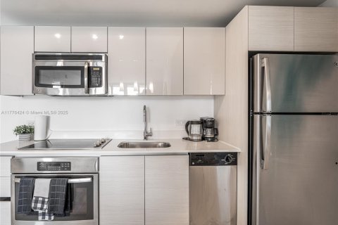 Купить кондоминиум в Халландейл-Бич, Флорида 2 спальни, 95.69м2, № 1985588 - фото 7