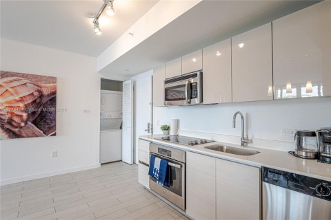 Купить кондоминиум в Халландейл-Бич, Флорида 2 спальни, 95.69м2, № 1985588 - фото 10