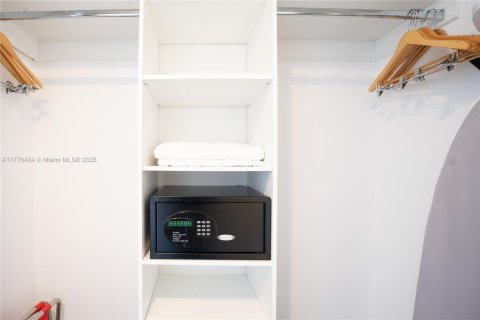 Купить кондоминиум в Халландейл-Бич, Флорида 2 спальни, 95.69м2, № 1985588 - фото 22