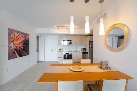 Купить кондоминиум в Халландейл-Бич, Флорида 2 спальни, 95.69м2, № 1985588 - фото 5