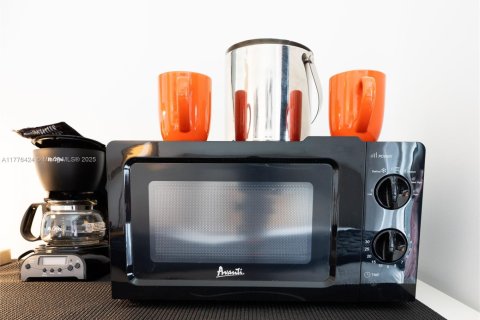 Купить кондоминиум в Халландейл-Бич, Флорида 2 спальни, 95.69м2, № 1985588 - фото 19