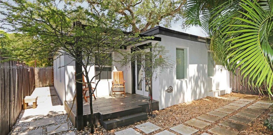 House in Fort Lauderdale, Florida 3 bedrooms, 78.04 sq.m. № 1802548