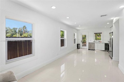 House in Fort Lauderdale, Florida 3 bedrooms, 78.04 sq.m. № 1802548 - photo 7