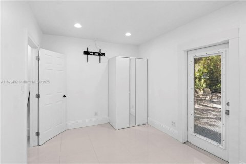 House in Fort Lauderdale, Florida 3 bedrooms, 78.04 sq.m. № 1802548 - photo 16