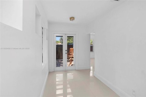 House in Fort Lauderdale, Florida 3 bedrooms, 78.04 sq.m. № 1802548 - photo 5