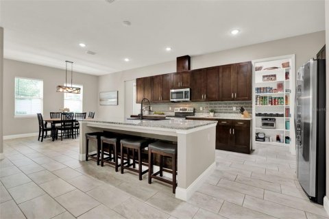 House in Apopka, Florida 4 bedrooms, 304.53 sq.m. № 1844858 - photo 13
