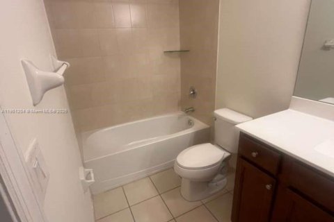 Снять в аренду таунхаус в Хомстед, Флорида 3 спальни, 154.12м2, № 1951450 - фото 11