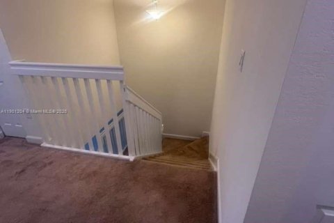 Снять в аренду таунхаус в Хомстед, Флорида 3 спальни, 154.12м2, № 1951450 - фото 7