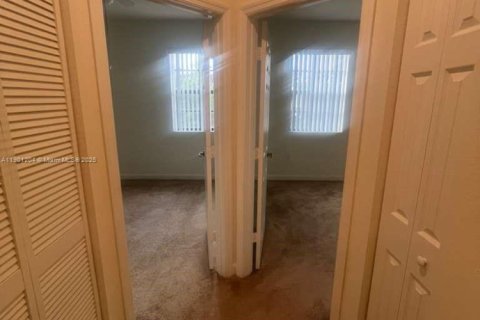 Снять в аренду таунхаус в Хомстед, Флорида 3 спальни, 154.12м2, № 1951450 - фото 10