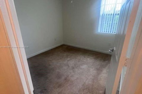 Снять в аренду таунхаус в Хомстед, Флорида 3 спальни, 154.12м2, № 1951450 - фото 12