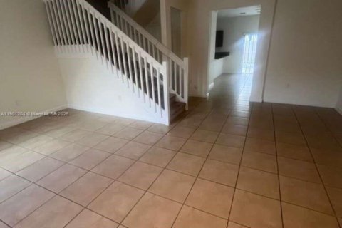 Снять в аренду таунхаус в Хомстед, Флорида 3 спальни, 154.12м2, № 1951450 - фото 2