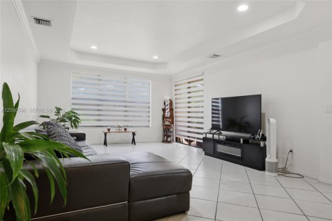Touwnhouse à vendre à Cutler Bay, Floride: 4 chambres, 204.48 m2 № 2192784 - photo 8