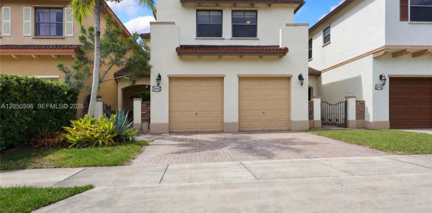 Touwnhouse à Cutler Bay, Floride 4 chambres, 204.48 m2 № 2192784