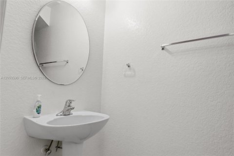 Touwnhouse à vendre à Cutler Bay, Floride: 4 chambres, 204.48 m2 № 2192784 - photo 16