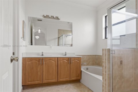 Touwnhouse à vendre à Cutler Bay, Floride: 4 chambres, 204.48 m2 № 2192784 - photo 21