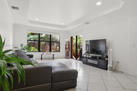 Touwnhouse à vendre à Cutler Bay, Floride: 4 chambres, 204.48 m2 № 2192784 - photo 6
