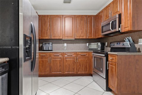 Touwnhouse à vendre à Cutler Bay, Floride: 4 chambres, 204.48 m2 № 2192784 - photo 13