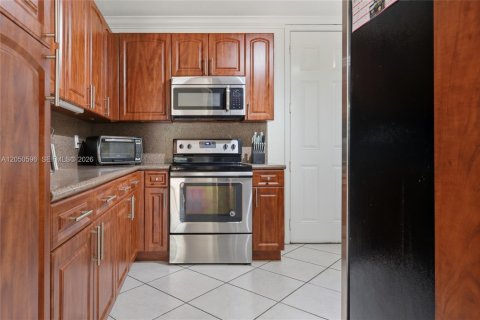Touwnhouse à vendre à Cutler Bay, Floride: 4 chambres, 204.48 m2 № 2192784 - photo 12