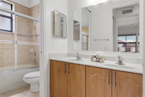 Touwnhouse à vendre à Cutler Bay, Floride: 4 chambres, 204.48 m2 № 2192784 - photo 28