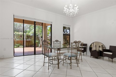 Touwnhouse à vendre à Cutler Bay, Floride: 4 chambres, 204.48 m2 № 2192784 - photo 14