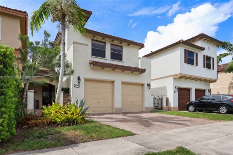 Touwnhouse à vendre à Cutler Bay, Floride: 4 chambres, 204.48 m2 № 2192784 - photo 3