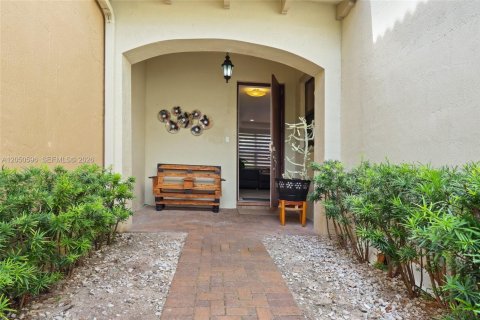 Touwnhouse à vendre à Cutler Bay, Floride: 4 chambres, 204.48 m2 № 2192784 - photo 5