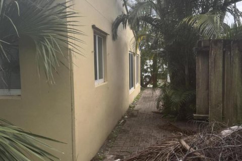 Commercial property in Oakland Park, Florida № 2400002 - photo 11