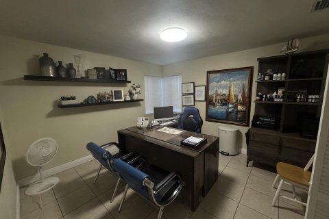 Commercial property in Oakland Park, Florida № 2400002 - photo 19