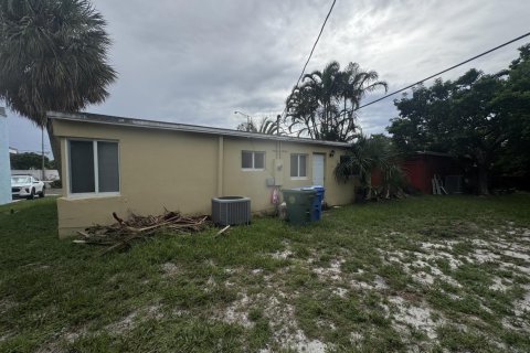 Commercial property in Oakland Park, Florida № 2400002 - photo 9